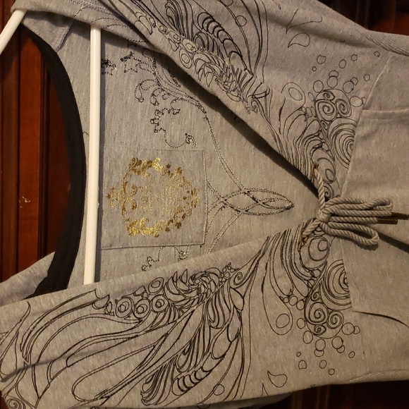 Red Marc Ecko cropped hoodie - Picture 2 of 5